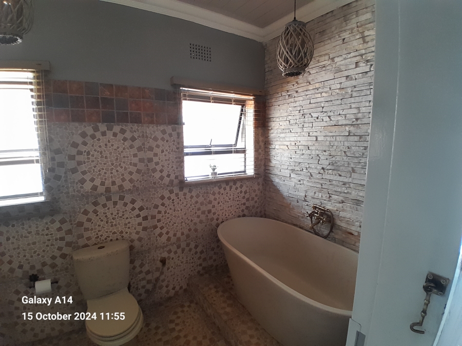 6 Bedroom Property for Sale in Protea Park North West